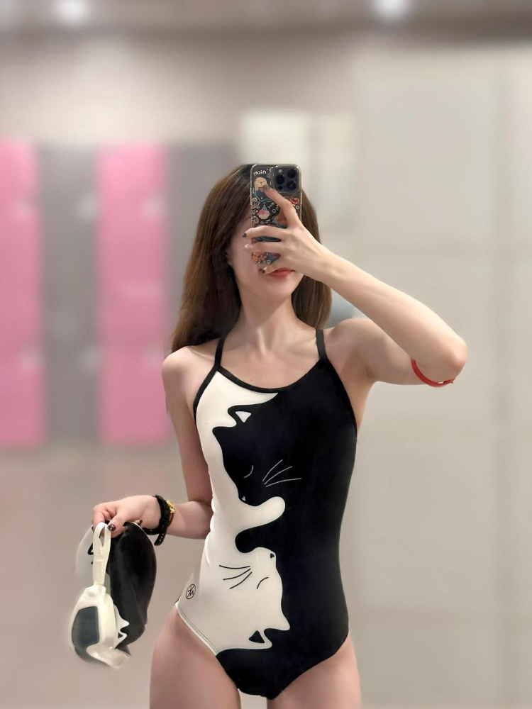 Czarno-biały strój kąpielowy j – Swimwear recenzja i cena